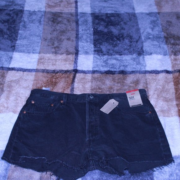 Levi's® Women's 501™ Original High-Rise Jean Shorts - Picture 2 of 6